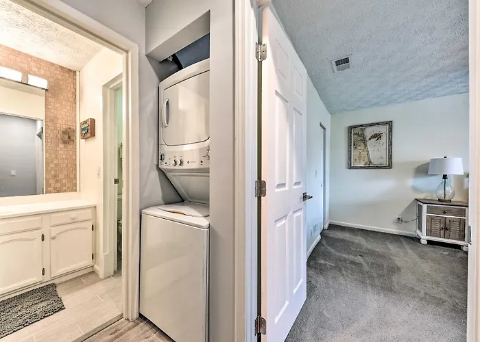 < Half-Mi To Fort Clinch Beach! Condo W/ Balcony