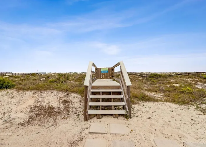 The Reef - Cozy Hideaway - Private Patio - Located Steps From The Beach