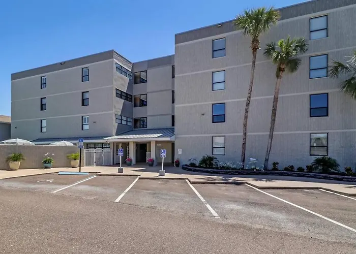 Ketch Courtyard Condo - Oceanview Balcony - Pool - Steps From The Beach